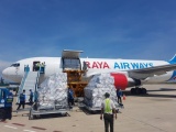 Hàng viện trợ khắc phục hậu quả bão lũ của ASEAN về đến Sân bay Cam Ranh