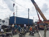 TPHCM: Nam thanh niên tử vong dưới gầm xe container