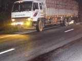 Hà Tĩnh: Người đi xe máy tử vong vì tông vào đuôi xe tải
