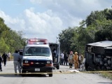 Mexico: Xe buýt chở khách du lịch lật bên đường, 12 người thiệt mạng