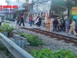 Hà Nội: Băng qua đường sắt không quan sát, 1 người đàn ông bị đâm tử vong