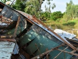 An Giang: 4 căn nhà đổ sụp xuống kênh do sạt lở
