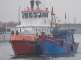 Vượt sóng dữ, cứu nạn 4 thuyền viên cùng tàu suýt bị chìm ở Quảng Nam