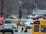 Học sinh Mỹ xả súng tại trường học, 19 người thương vong