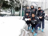 Tuyển thủ U23 Việt Nam vui đùa giữa trời mưa tuyết Thường Châu