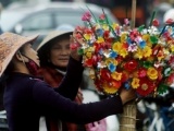 Thừa Thiên - Huế: Nghệ nhân miệt mài làm hoa giấy phục vụ Tết Nguyên đán