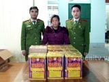 Lào Cai bắt 40kg pháo hoa lậu, giấu dưới thùng trái cây
