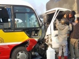 Quảng Ninh: Xe tải đâm xe buýt, 2 người chết, 8 người bị thương