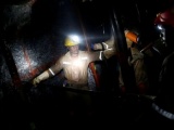 950 thợ mỏ kẹt dưới mỏ vàng Beatrix ở Nam Phi