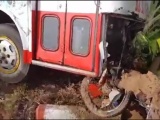 Cà Mau: Ba người đi xe máy bị cuốn vào gầm ôtô buýt