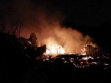 Hà Nội: Cháy lớn tại xưởng gỗ nằm sâu trong ngõ