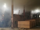 Nghệ An: Cháy lớn ở xưởng gỗ ép, nhiều tài sản bị thiêu rụi