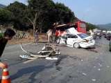 Hòa Bình: Ôtô con tông trực diện xe khách, 2 người bị thương nặng