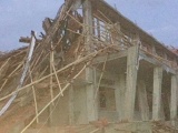 Kon Tum: Lốc xoáy kéo sập mái nhà thờ đang xây và tốc mái phòng học