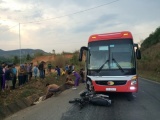 Kon Tum: Va chạm với xe khách, 2 vợ chồng tử vong tại chỗ