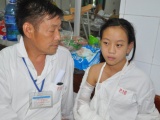 Ánh mắt cầu cứu của bé 14 tuổi bị rò mủ xương và tim bẩm sinh