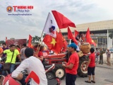 Hàng nghìn người hâm mộ háo hức chào đón đoàn thể thao Việt Nam