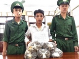 Nghệ An: Bắt đối tượng vận chuyển 20kg thuốc nổ