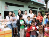 Trang lạ cùng già làng Đặng Xuân Dung lần đầu đứng ra tổ chức đón Trung Thu cho trẻ em ở vùng Gia Kiệm, Đồng Nai