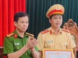 Thanh Hóa: Khen thưởng Đại úy cởi áo cầm máu cho người bị nạn