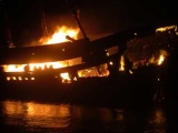 Quảng Ngãi: Tàu cá phát nổ trên biển, 14 ngư dân thương vong