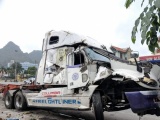 Quảng Ninh: Container mất lái đâm liên hoàn, 4 người thương vong