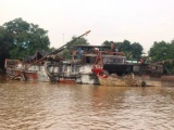 Truy bắt 3 thuyền hút cát trái phép trên sông Đồng Nai