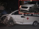 Xe cứu thương gây tai nạn tại Hòa Bình