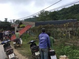 Lào Cai: Xe tải lao vào nhà dân, 2 người đứng trong sân tử vong
