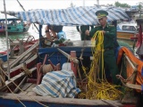 Nghệ An: Bắt giữ 13 phương tiện sử dụng kích điện khai thác hải sản trên biển