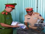 Thừa Thiên Huế: Liên tiếp bắt giữ 2 ô tô chở hàng hoá không rõ nguồn gốc