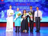 Trịnh Kim Chi diện áo dài trắng hát cùng người khuyết tật