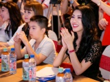 Hoa hậu Loan Vương tự tin ngồi ghế giám khảo cuộc thi ẩm thực 