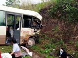 Quảng Ninh: Xe khách đối đầu xe tải, 8 người nhập viện