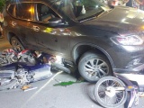 TPHCM: Ô tô 'điên' tông hàng loạt xe máy, 4 người bị thương