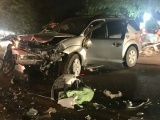 Bình Dương: Hai ô tô đấu đầu nát vụn, 3 người nguy kịch