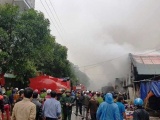 Nghệ An: Kho hàng gần chợ Vinh bất ngờ bùng cháy dữ dội