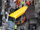 Xe buýt không người lái lao lên vỉa hè, 14 người thương vong