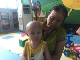 Bố mẹ bỏ nhau, bé trai 2 tuổi bị ung thư cầu cứu