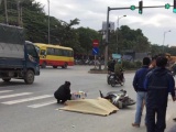 Hà Nội: Nam thanh niên bị xe khách cán tử vong khi dừng đèn đỏ
