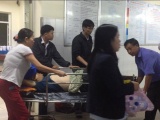 Quảng Ngãi: Xe khách nổ lốp lật nhào, 8 người nhập viện