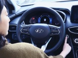 Hyundai giới thiệu công nghệ nhận diện vân tay trên xe Santa Fe
