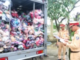 Đà Nẵng: Bắt giữ xe chở 10.000 đồ lót, nghi nhập lậu từ Trung Quốc