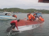 Tàu du lịch lật ở vịnh Nha Trang, 2 người tử vong
