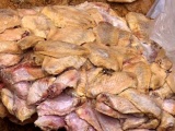 Lào Cai: Bắt giữ hàng tạ chân, cánh gà, móng giò lợn... nhập lậu đang bốc mùi
