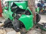 Taxi tông liên hoàn 2 ôtô ở TP.HCM, 2 người bị thương nặng