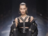 12 điều cần biết về show diễn Thu Đông 2019 của Versace
