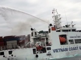Cảnh sát biển cứu nạn tàu hàng Singapore bốc cháy trên biển