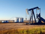 Giá dầu phục hồi hơn 1% do OPEC giảm mạnh sản lượng