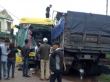 Quảng Ninh: Xe tải đấu đầu xe khách, 2 tài xế bị thương nặng